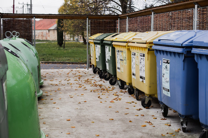 sběrné hnízdo v obci